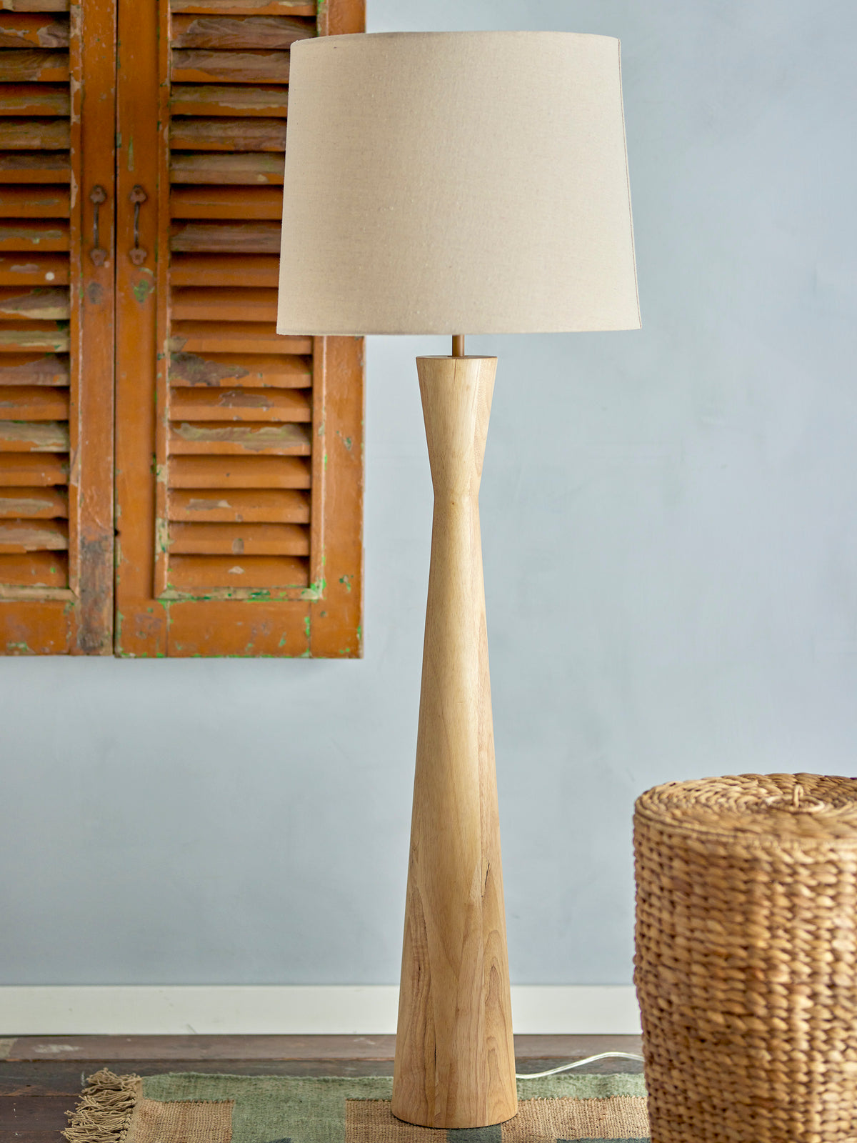 Leonor Stehlampe – Natur, Gummibaumholz