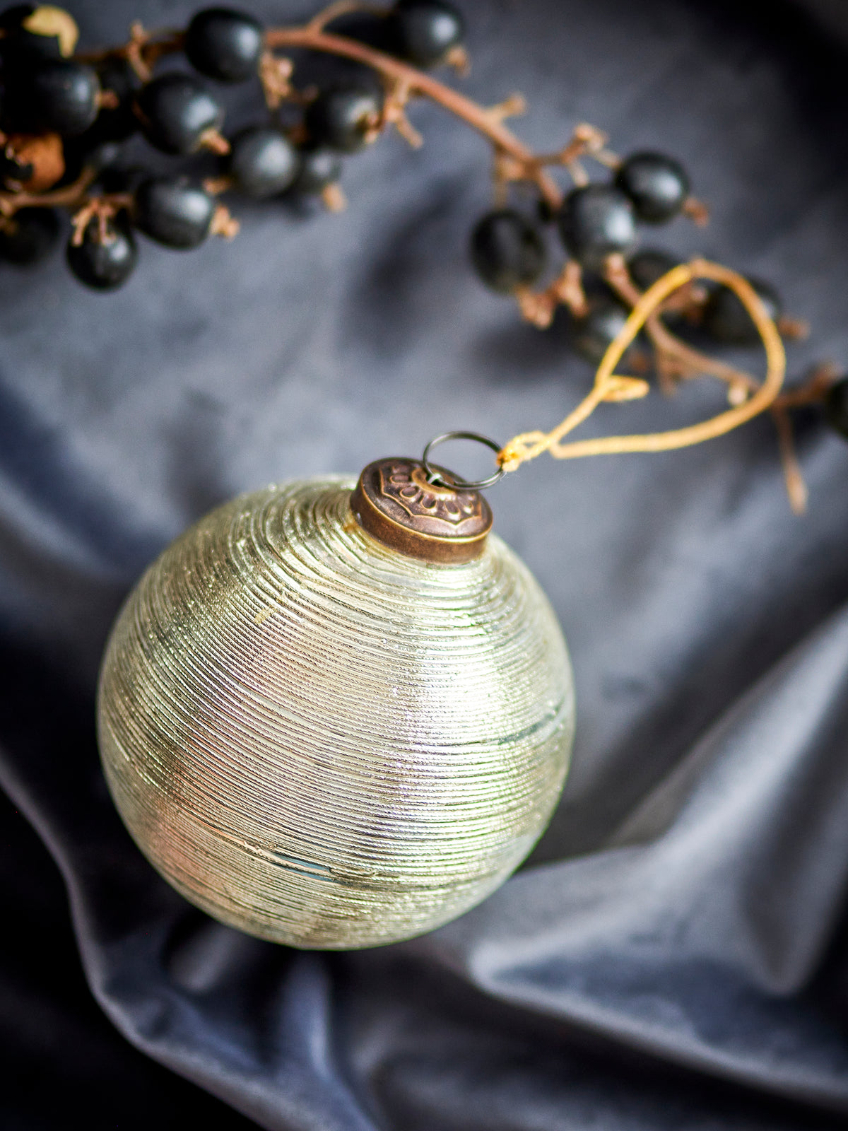 Nitin Weihnachtsanhänger – Gold, Glas