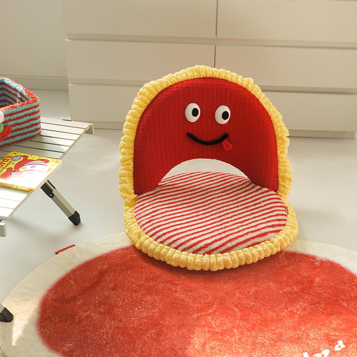 Smiley Friend Foldable Chair Red