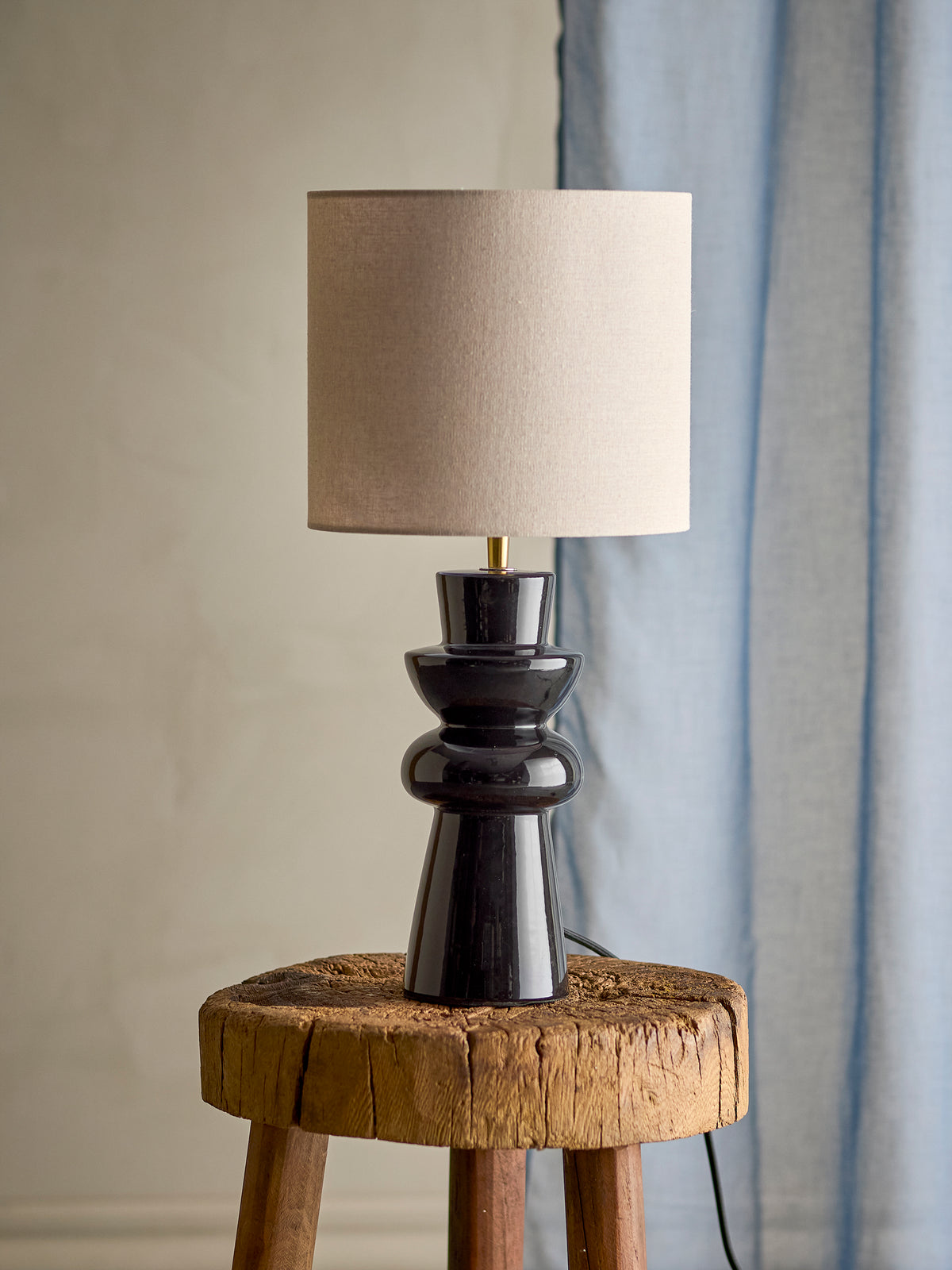 Lio Tischlampe – Schwarz, Steingut